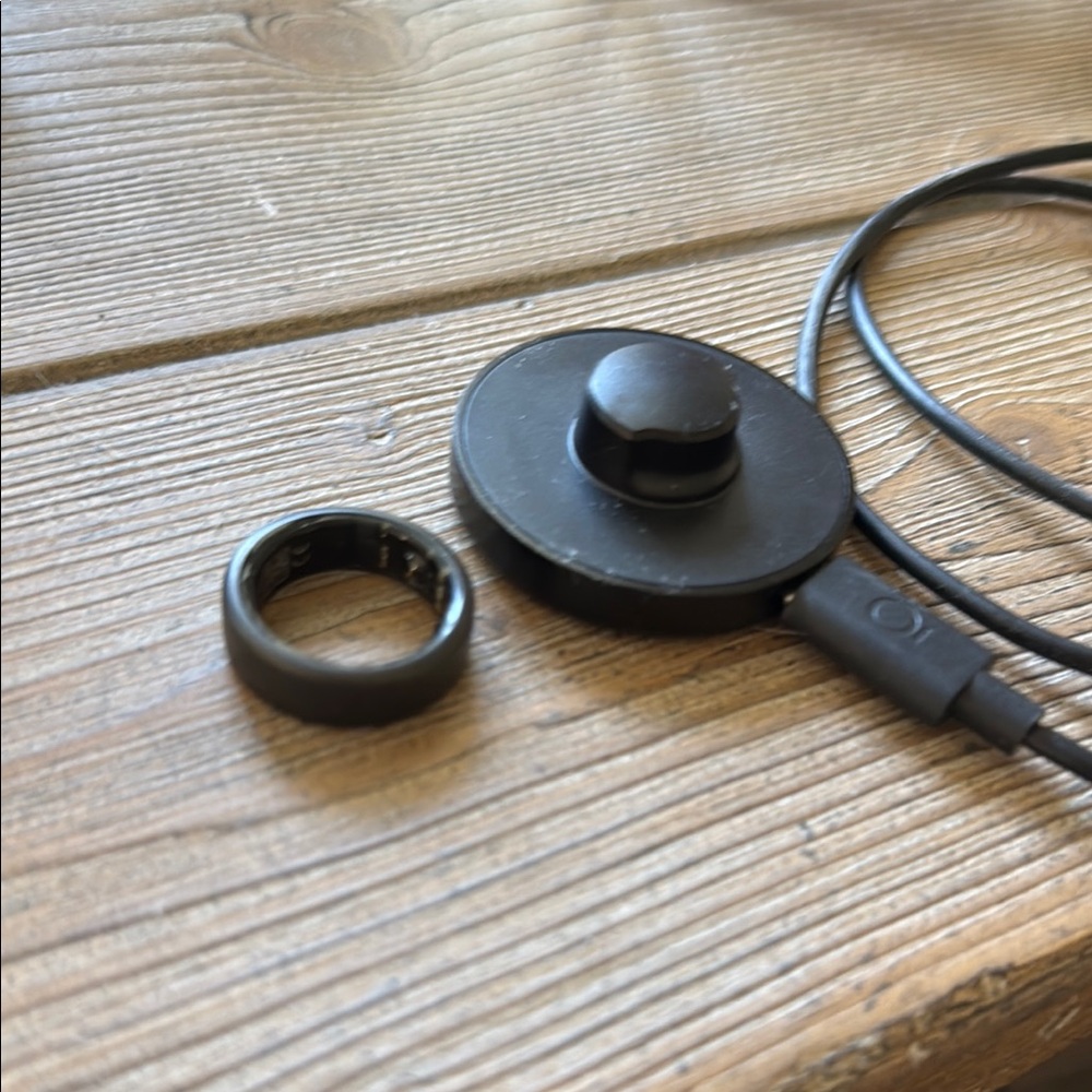 Oura Smart Ring Gen3 Horizon Stealth Sz 10 and Charger